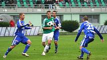 Karvinští fotbalisté (v zeleném) prohráli v pohárovém utkání s ligovou Olomoucí 0:2.