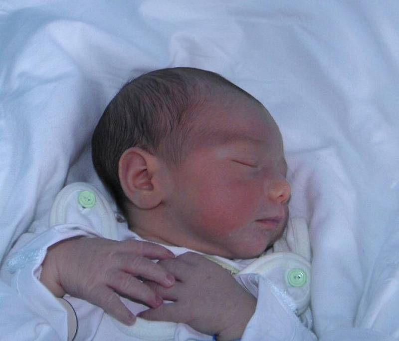 Nikolas Kubínek se narodil 5. března paní Lucii Kubínkové z Karviné. Po narození chlapeček vážil 3000 g a měřil 49 cm.