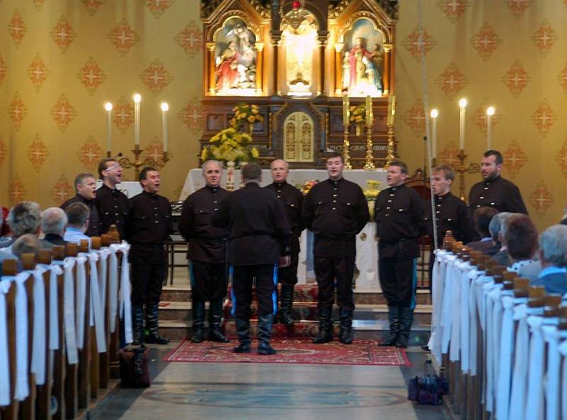 Pouť ve Stonavě. Z vystoupení mužského pěveckého souboru Donští kozáci