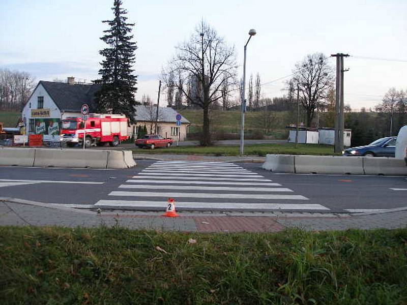 Nehoda osobního vozu s chodcem v Petřvaldě