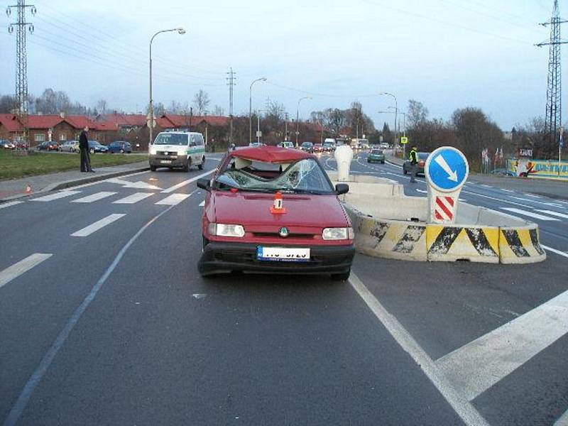 Nehoda osobního vozu s chodcem v Petřvaldě