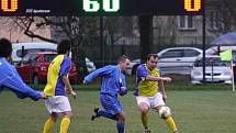 Okresní derby v I.A třídě mezi Stonavou a Albrechticemi (v modrém) vyhráli hosté.