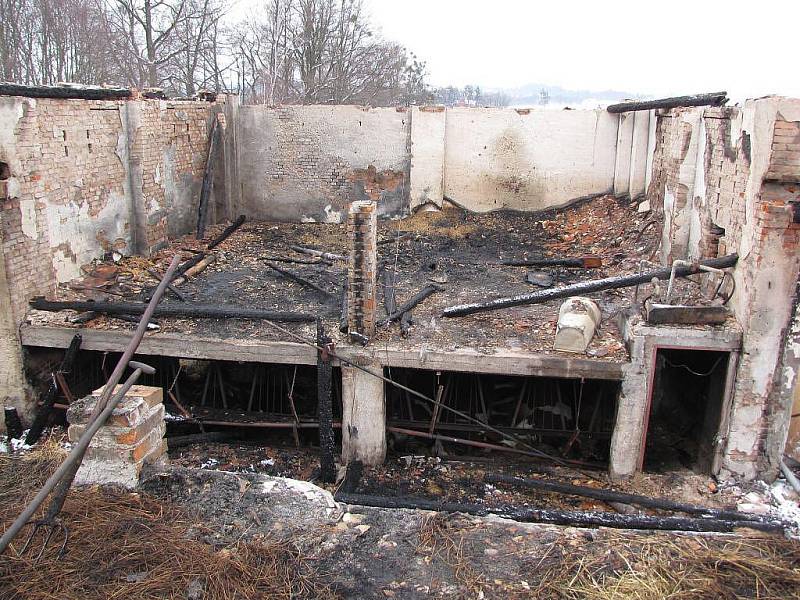 Požár hospodářského stavení v Horních Bludovicích