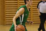 Basketbalisté Karviné (zelené dresy) zdolali v derby Orlovou.