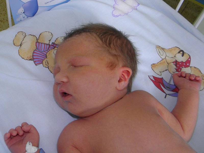 První miminko se narodilo 24. března mamince Gabriele Morisové z Bohumína. Malý Šimon Besta po porodu vážil 3920 g a měřil 52 cm.