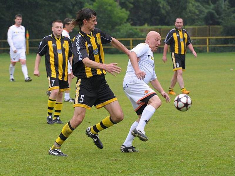 Utkání starých gard FC IRP ČESKÝ TĚŠÍN - BANÍK OSTRAVA (v bílém)