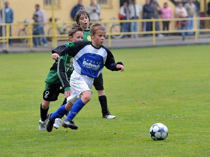 Utkání mladších žáků FC IRP ČESKÝ TĚŠÍN - BESKID SKOCZÓW (v bílomodrém)