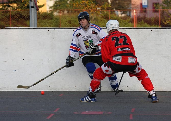 Karvinští hokejbalisté urvali v Dobřanech bod a v tabulce přezimují šestí.