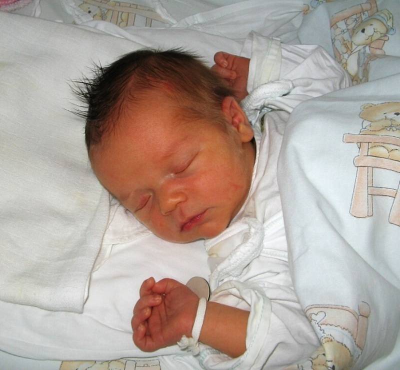 Druhorozený syn Nikolas se narodil 9. června mamince Miroslavě Mozolové z Orlové. Po narození chlapeček vážil 3530 g a měřil 50 cm.