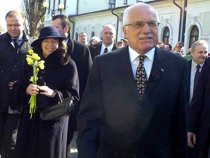 Prezident Václav Klaus s manželkou Livií při návštěvě Karvinska. Na snímku v Bohumíně.