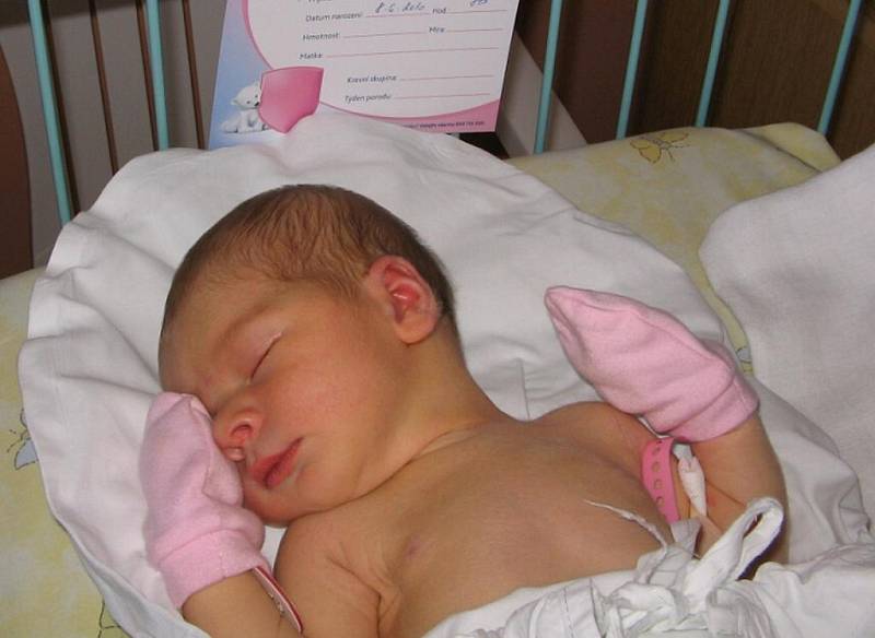 Elen Damska se narodila 8. června mamince Ireně Damske z Karviné. Po narození holčička vážila 3660 g a měřila 52 cm.