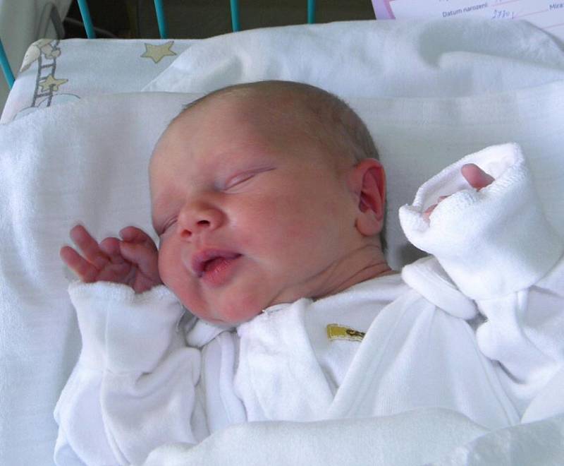 Druhorozená dcerka Kristýnka se narodila 14. května mamince Monice Polákové z Karviné. Po narození holčička vážila 2730 g a měřila 49 cm.