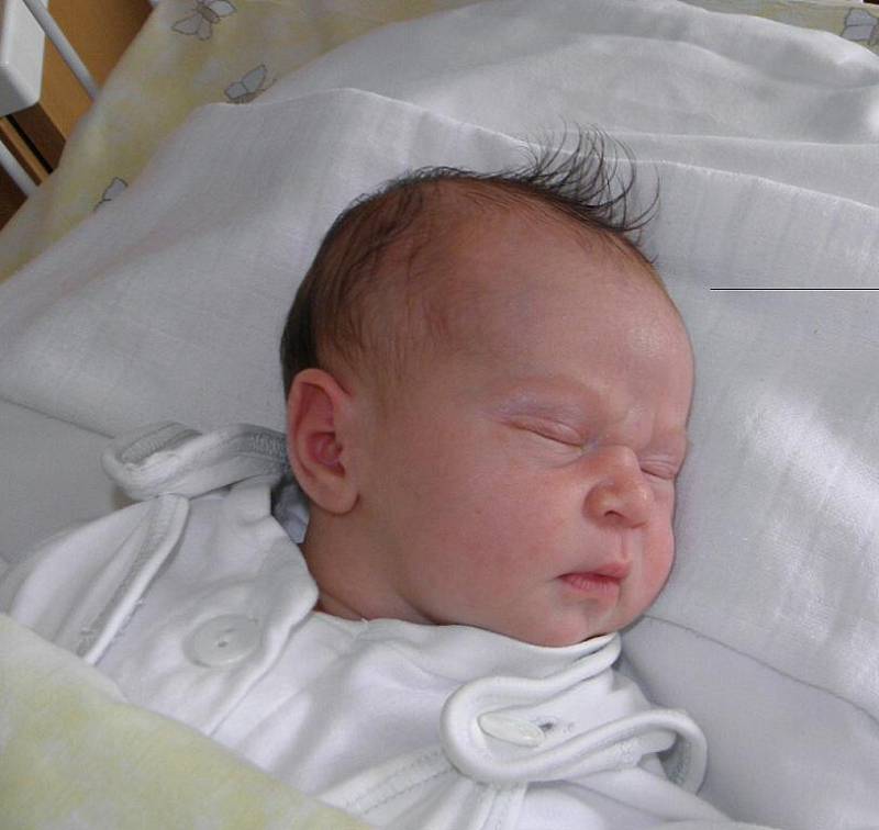 Valerie Surmová se narodila 17. května paní Dagmar Vaňkátové z Orlové. Po narození holčička vážila 3120 g a měřila 50 cm. Sourozenci Daneček a Samik se na miminko moc těší.