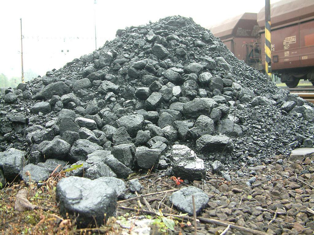 Kdy nakupovat uhlí?