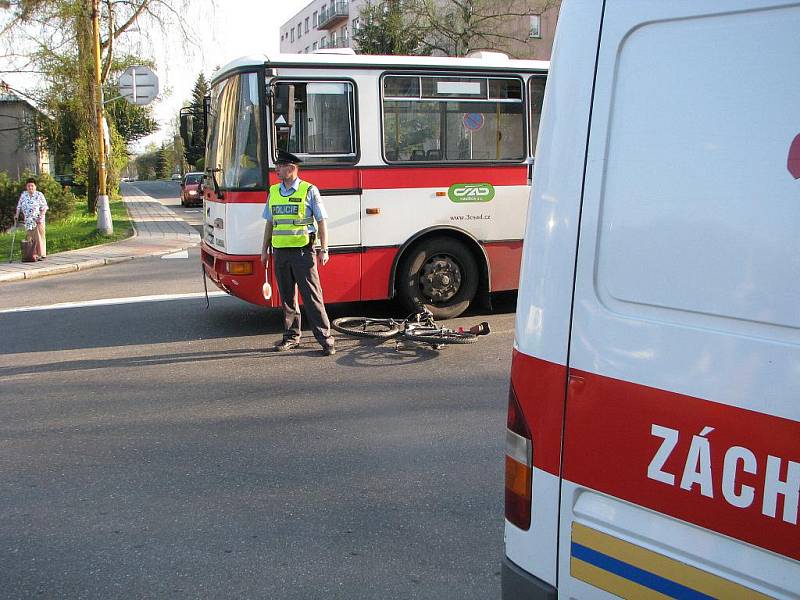 Nehoda cyklisty s autobusem