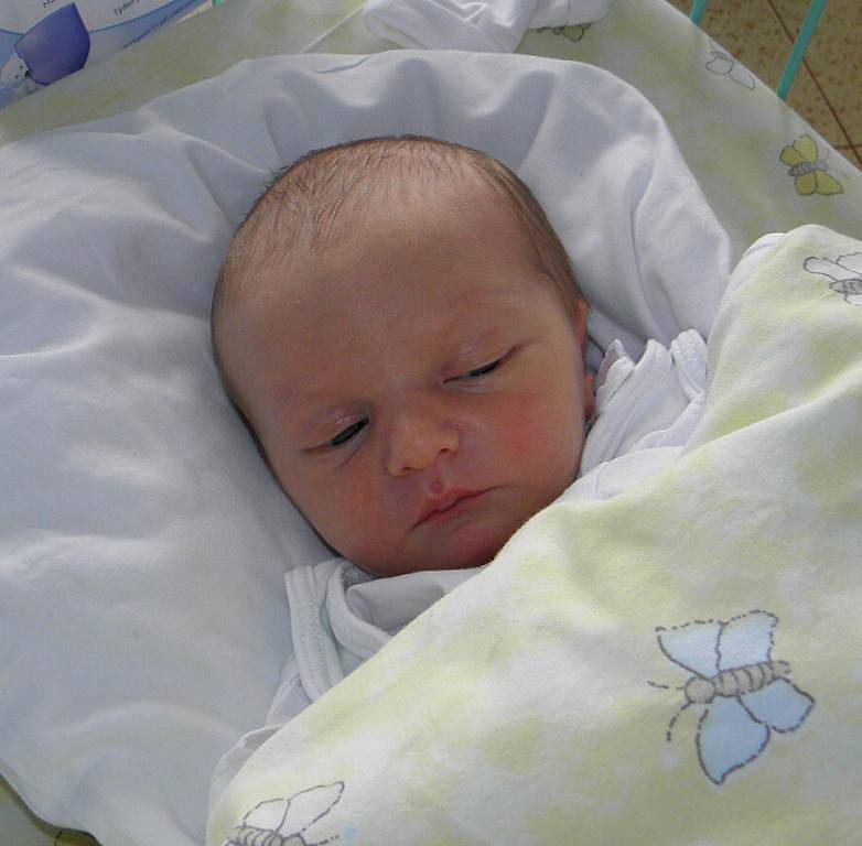 První miminko se narodilo 7. dubna paní Martině Melichárkové z Orlové. Malý Viktor Kondelka po narození vážil 3280 g a měřil 54 cm.