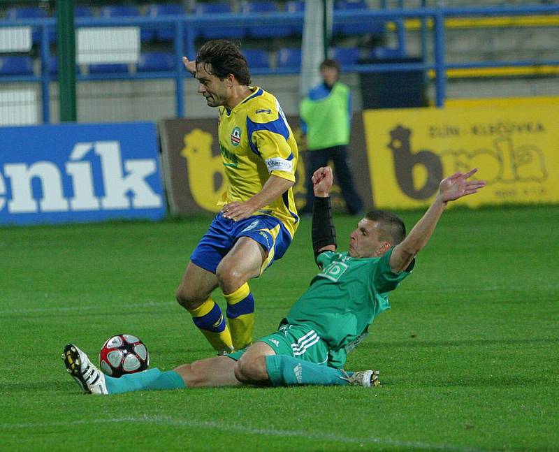 Fotbalisté Karviné (v zeleném) prohráli ve Zlíně 4:1.