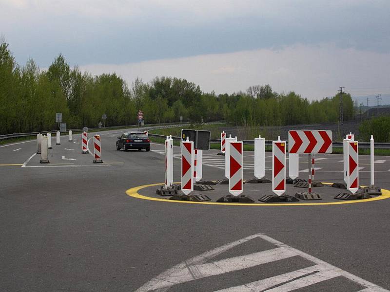 Pro zvládnutí většího dopravního zatížení kvůli opravě mostu přes Olši vznikly na objízdných trasách kruhové objezdy