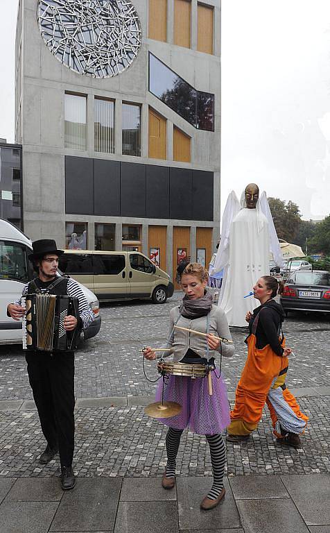 Od pondělí do pátku probíhá v Ostravě Mezinárodní loutkářský festival, který pořádá Divadlo loutek Ostrava. Festival nese název Spectakulo interesse 2011.