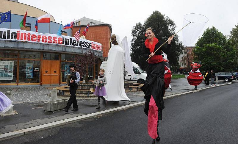 Od pondělí do pátku probíhá v Ostravě Mezinárodní loutkářský festival, který pořádá Divadlo loutek Ostrava. Festival nese název Spectakulo interesse 2011.