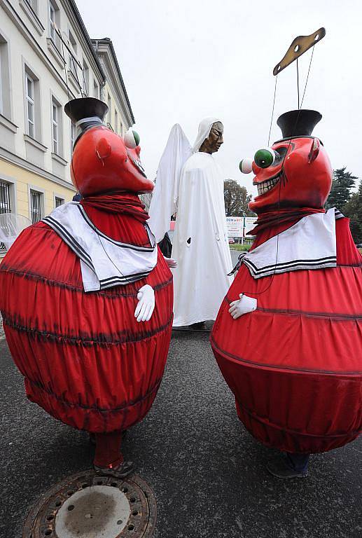 Od pondělí do pátku probíhá v Ostravě Mezinárodní loutkářský festival, který pořádá Divadlo loutek Ostrava. Festival nese název Spectakulo interesse 2011.