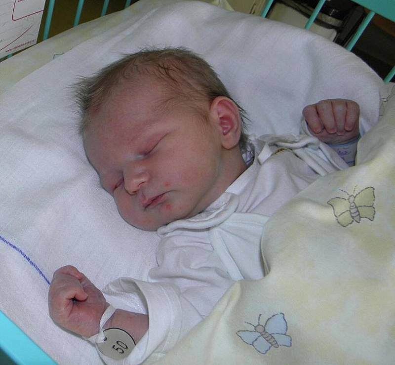 Kubíček Macháček se narodil 18. června mamince Anně Škovránkové z Orlové. Porodní váha Kubíčka byla 3830 g a míra 54 cm. Doma se na miminko těší sestra Monička.