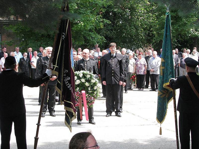 Vzpomínkový akt u památníku 108 obětí důlního požáru v Dole Dukla