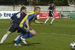 Okresní derby Dětmarovice (modré dresy) - Stonava vyhráli domácí 2:0.