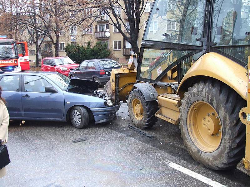 Nehoda osobního auta s traktorem