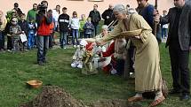 Historické medové dny ZŠ Dělnická v Karviné se zasazením pamětní lípy