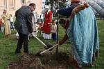 Historické medové dny ZŠ Dělnická v Karviné se zasazením pamětní lípy