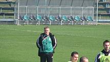 Trenér Jiří Balcárek na tréninku týmu.