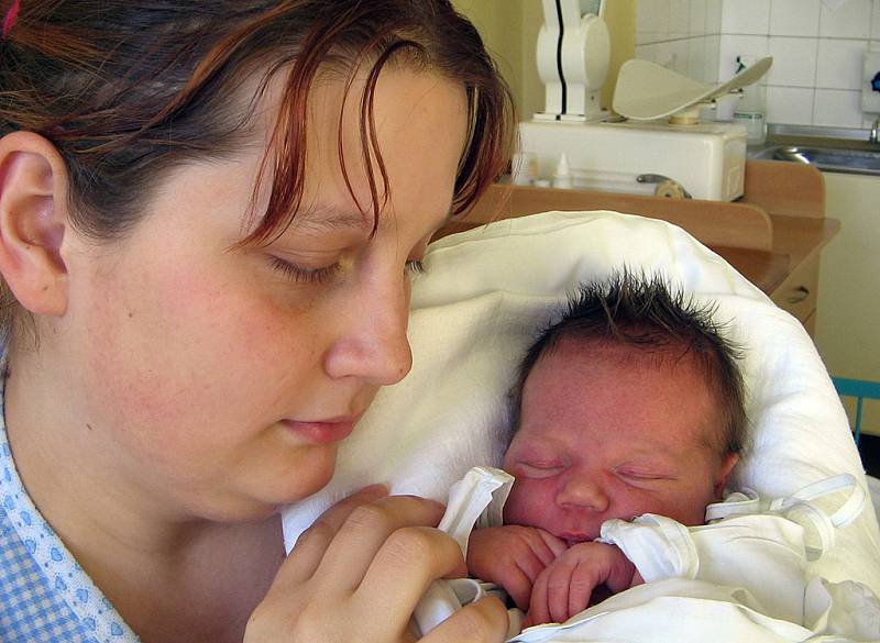 Třetí dcerka se narodila 25. ledna mamince Markétě Mičlové z Orlové. Malá Lucinka po narození vážila 3760 g a měřila 52 cm. Doma na Lucinku se těší pětiletá sestra Kristýnka a čtyřletá Markétka.