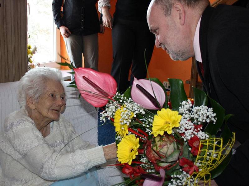 Paní Hermína Moldrzyková z Orlové oslavila ve čtvrtek své 104. narozeniny. Je nejstarší obyvatelkou města