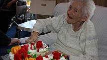 Paní Hermína Moldrzyková z Orlové oslavila ve čtvrtek své 104. narozeniny. Je nejstarší obyvatelkou města