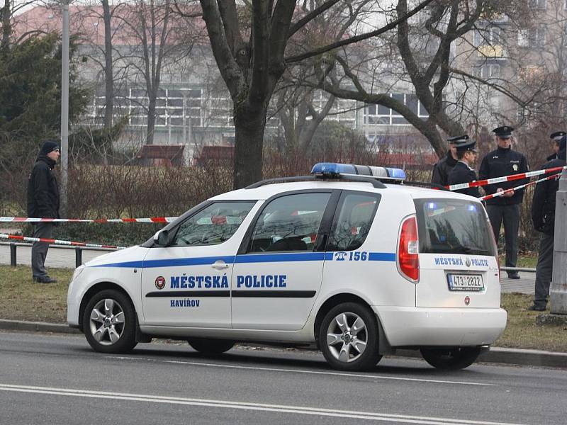 Na Národní třídě se ve čtvrtek střílelo. Policisté střelce zatkli.