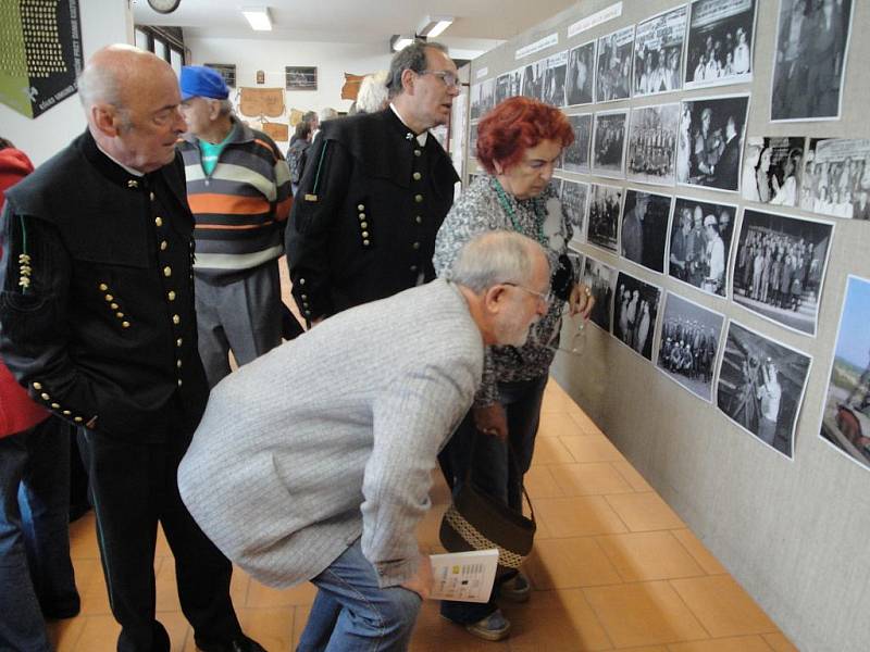 V Klubu hornických důchodců v Horní Suché byla instalována výstava věnovaná 100 letům Dolu František