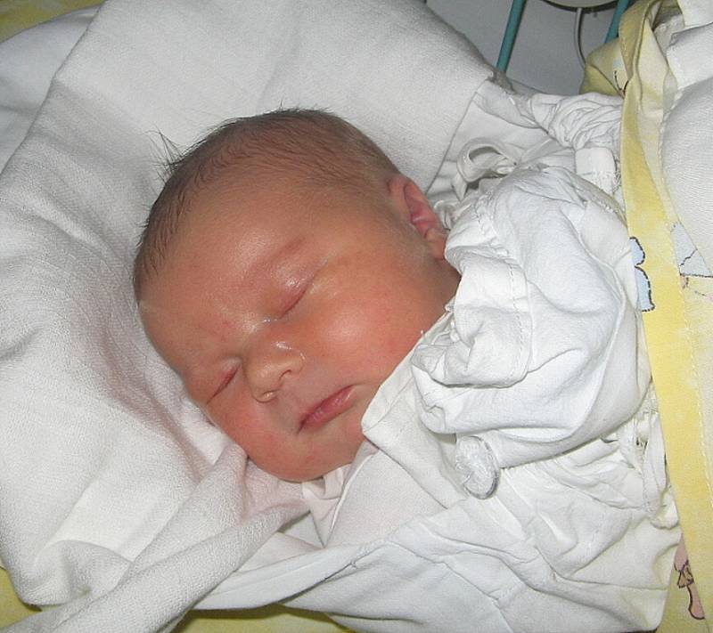 Druhorozená dcerka Veronika se narodila 22. prosince paní Janě Mencherové z Orlové. Po narození miminko vážilo 4320 g a měřilo 50 cm. Sestra Nicol se na miminko moc těší.