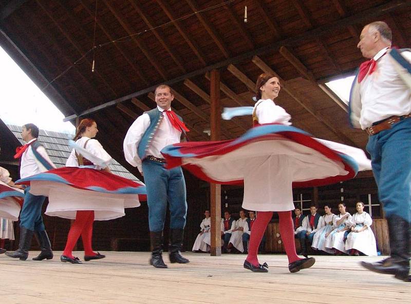 Na tradiční folklorní přehlídce Máj nad Olzou bude k vidění řada tanečních a pěveckých souborů