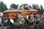 V Albrechticích se v sobotu konal pohřeb vojáka Adriana Wernera, který před pár dny zemřel na následky zranění, které v červenci utrpěl na misi českých vojáků v Aghánistánu.