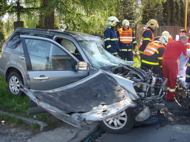 Zraněný řidič může hovořit o velkém štěstí, že přežil.