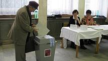 Komunální volby 2010 v Karviné. Největší okrsek čítá přes 2000 voličů.