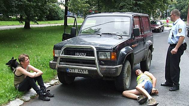 Situace při kontrole opilého řidiče se jeho vinou značně vyhrotila