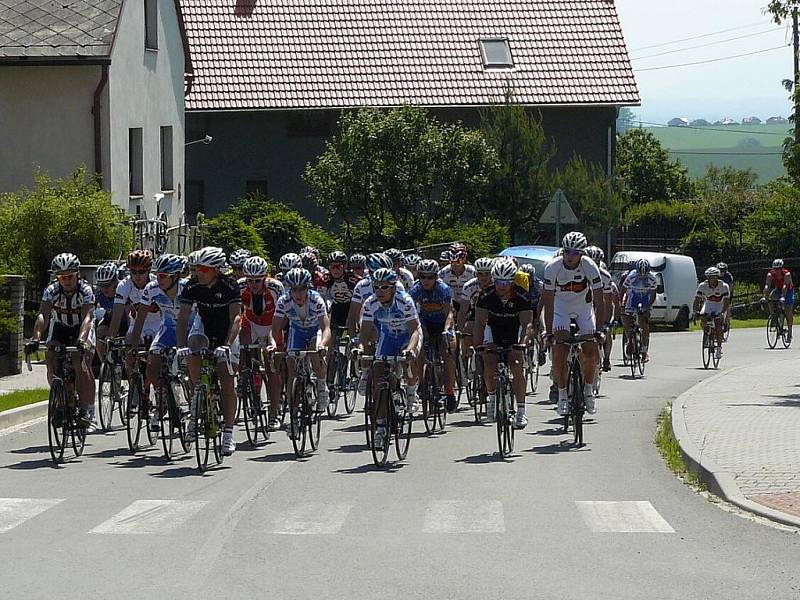 Na start jubilejního 10. ročníku Velkopolomských okruhů se v osmi kategoriích postavilo celkem 186 cyklistů.