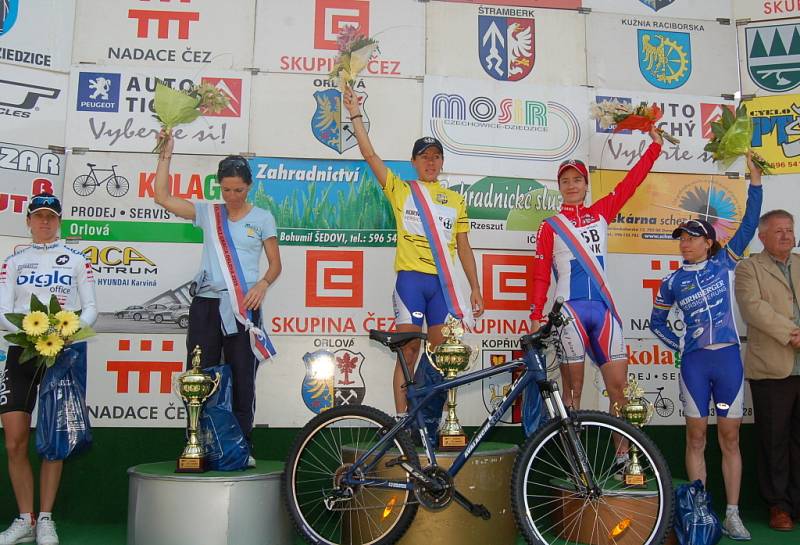 Nejlepší cyklistky letošního ročníku. První Worrack, druhá Luperini, třetí Vos, čtvrtá Neben a pátá Brändli (zcela vlevo).