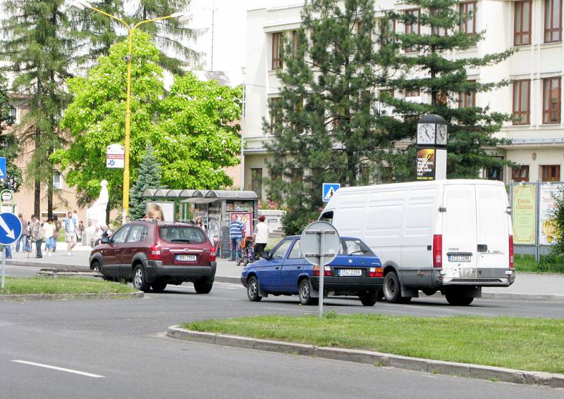 Křižovatku u havířovského magistrátu budou řídit semafory