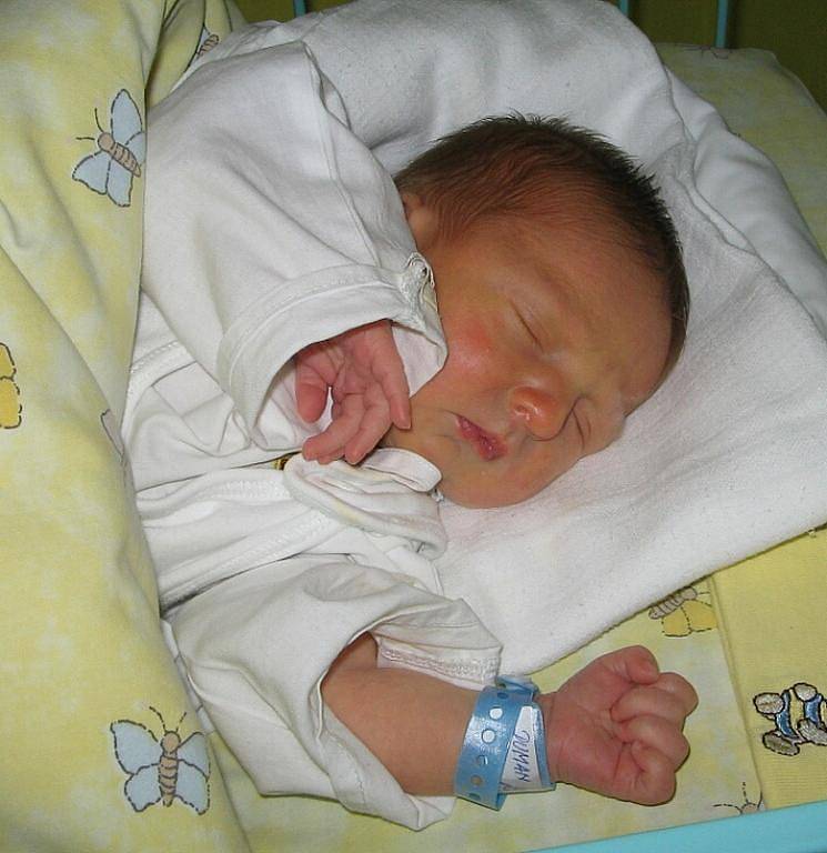 Druhorozený syn Lukášek Ruman se narodil 9. listopadu mamince Lence Vasilovské z Karviné. Porodní váha malého Lukáška byla 2960 g a míra 46 cm.