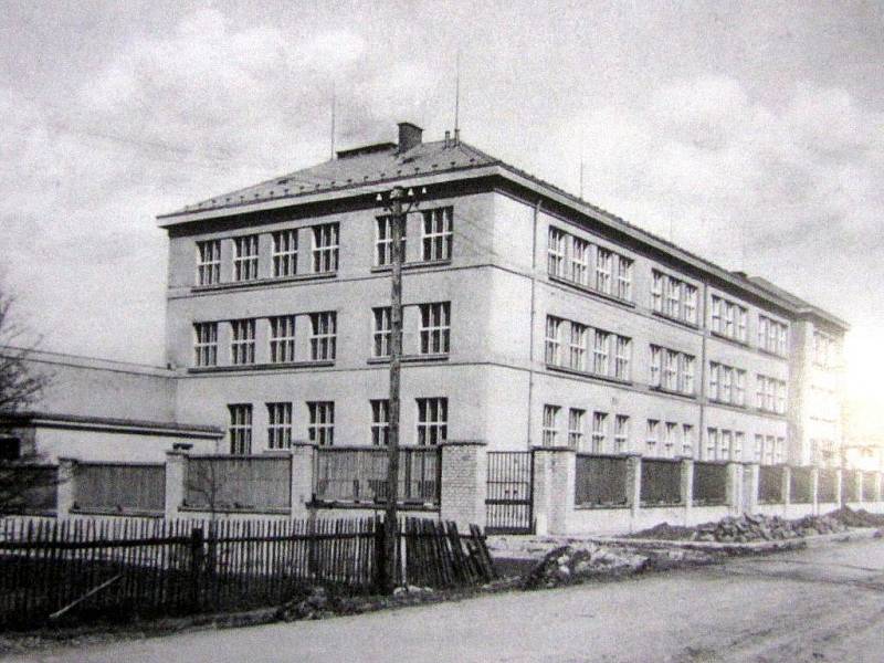 Školní budova bohumínského gymnázia v roce 1940.
