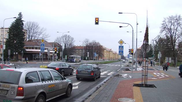 Světelná křižovatka Hlavní třídy s ulicemi Svornosti a Gorkého v Havířově