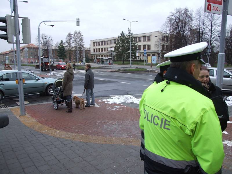 Světelná křižovatka Hlavní třídy s ulicemi Svornosti a Gorkého v Havířově